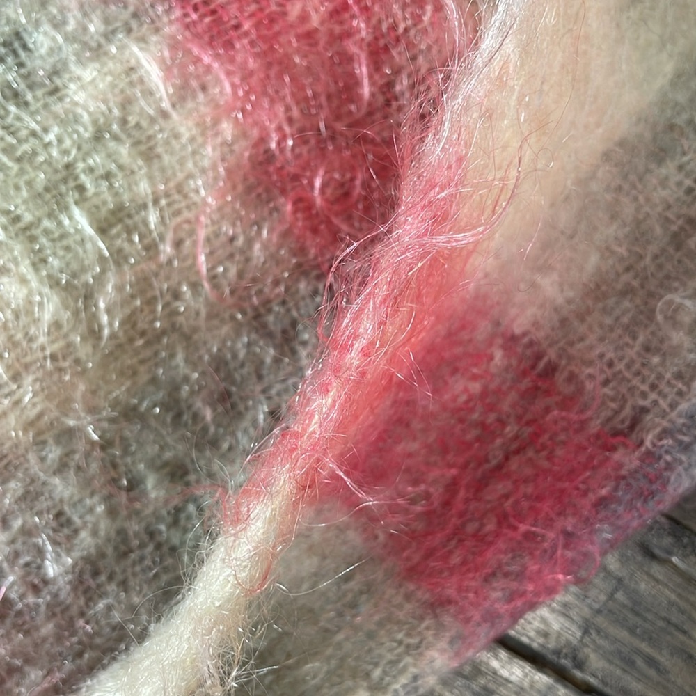 Hudson Bay vintage 100% mohair made in Scotland scarf/shawl RARE AND BEAUTIFU! - Picture 16 of 17